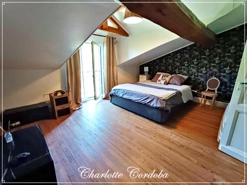 Maison - 313 m² - 10 pièces