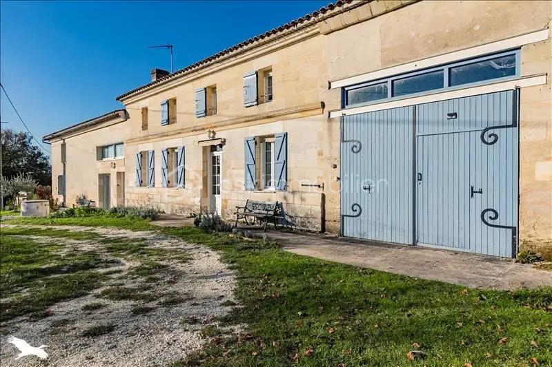 Maison en pierre - 322 m² - 10 pièces