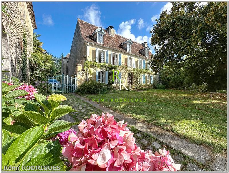 Maison de maîtres - 326 m² - 11 pièces