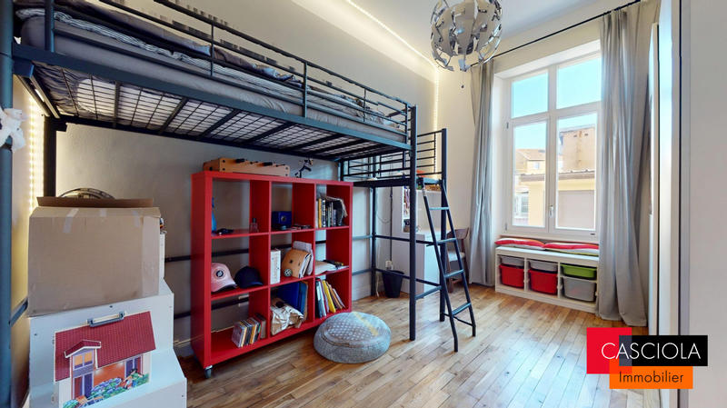 Appartement - 96 m² - 5 pièces