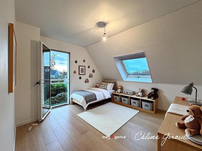 Maison traditionnelle - 213 m² - 9 pièces