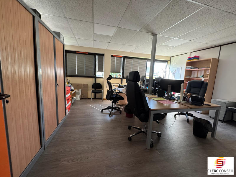 Bureau - 335 m²