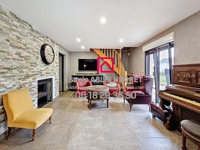 Maison - 220 m² - 5 pièces