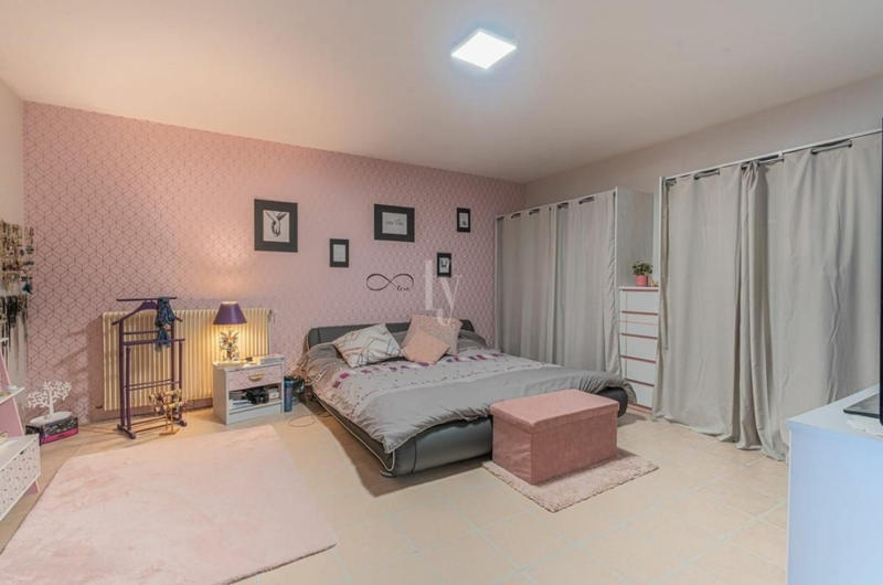 Maison - 233 m² - 5 pièces