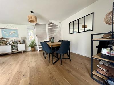 Demeure - 115 m² - 5 pièces