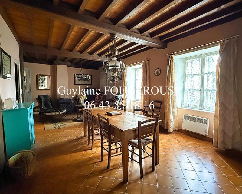 Maison - 202 m² - 7 pièces