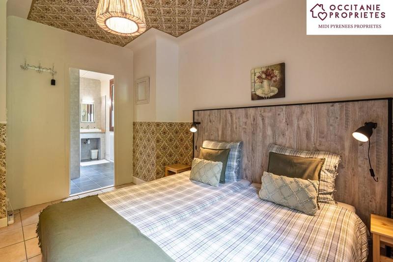 Propriété - 280 m² - 11 pièces