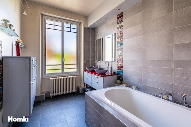 Maison - 252 m² - 11 pièces