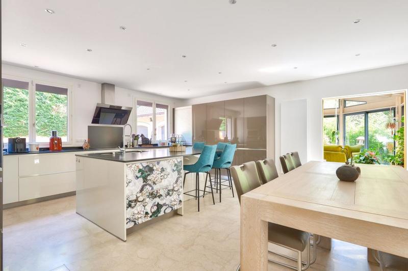 Propriété - 307 m² - 9 pièces