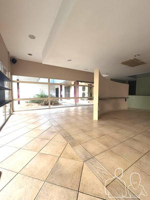 Local commercial - 90 m² - 3 pièces