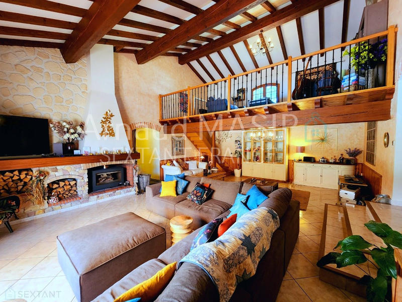 Maison - 217 m² - 8 pièces