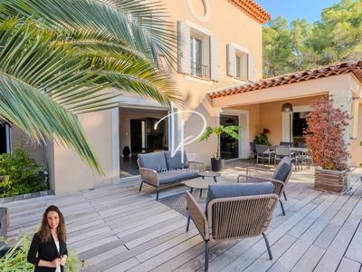 Villa - 291 m² - 8 pièces