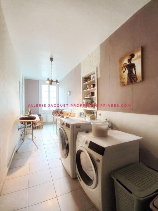 Demeure - 234 m² - 8 pièces