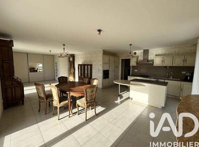 Maison - 95 m² - 4 pièces