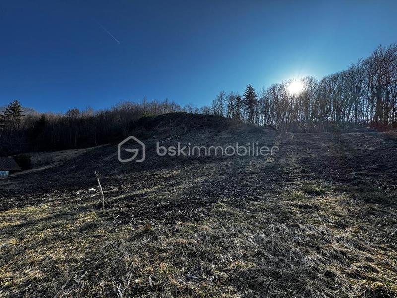 Terrain constructible - 1 887 m²