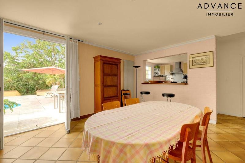 Maison - 333 m² - 8 pièces