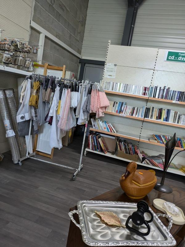 Local commercial - 100 m² - 1 pièce