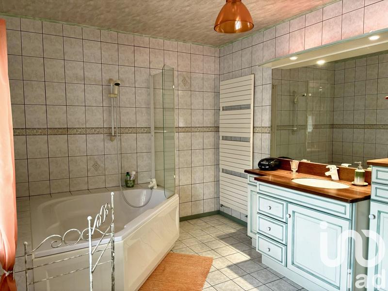 Maison - 229 m² - 9 pièces