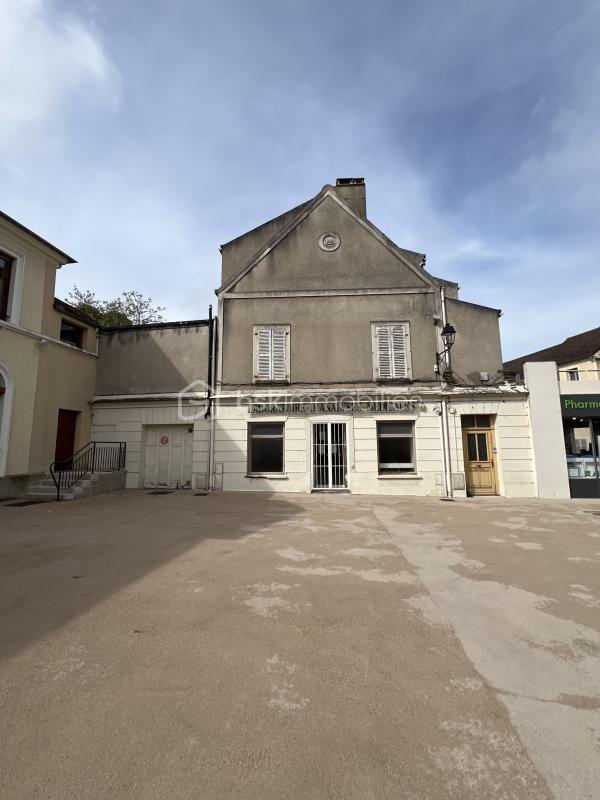 Maison - 180 m² - 7 pièces