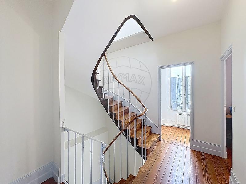 Maison - 182 m² - 7 pièces