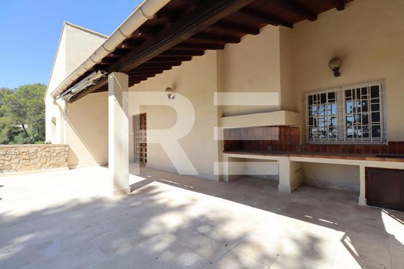 Maison - 250 m² - 14 pièces