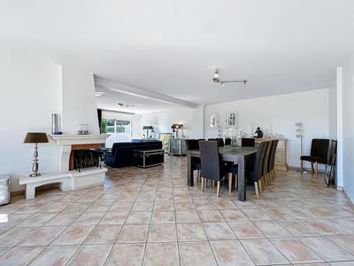 Villa - 182 m² - 5 pièces