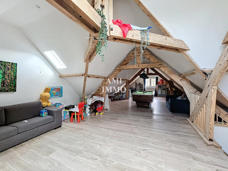 Propriété - 247 m² - 9 pièces