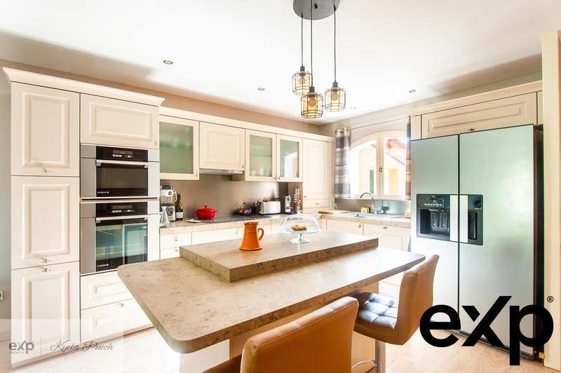 Maison - 152 m² - 8 pièces