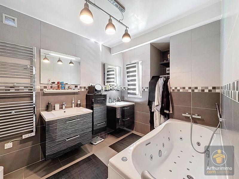 Maison - 208 m² - 6 pièces