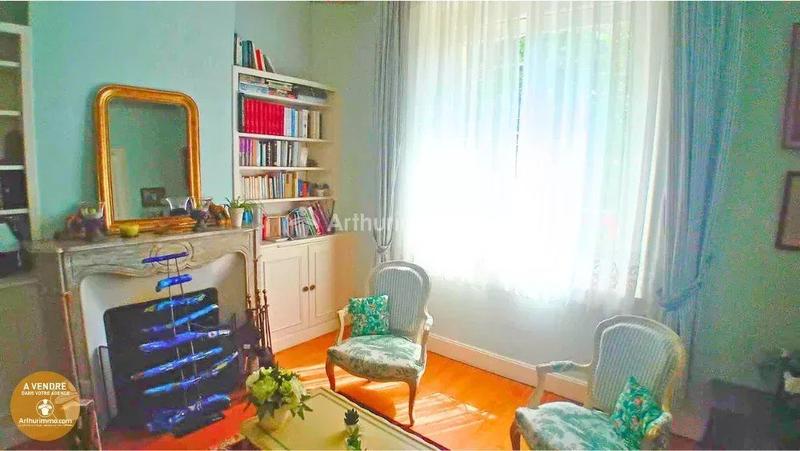 Maison - 202 m² - 7 pièces