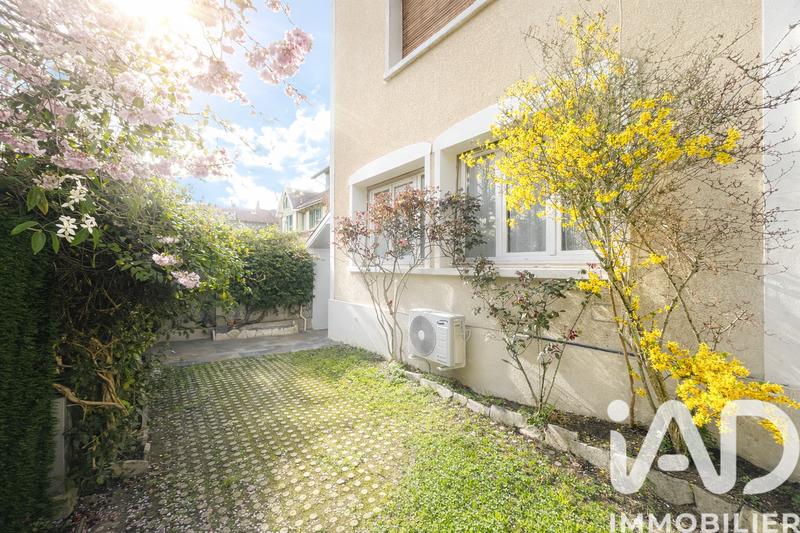 Maison - 254 m² - 11 pièces