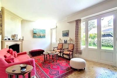 Maison - 257 m² - 9 pièces