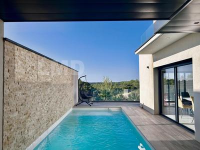 Maison - 235 m² - 7 pièces