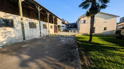 Maison en pierre - 197 m² - 9 pièces