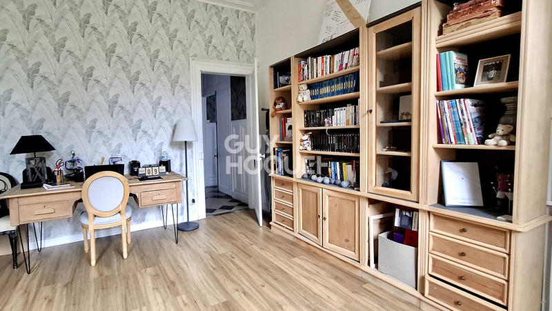 Maison - 285 m² - 9 pièces