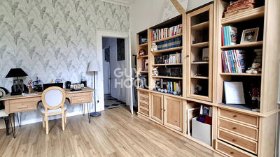 Maison - 285 m² - 9 pièces