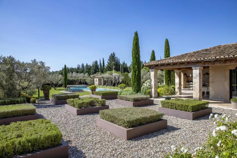 Propriété - 240 m² - 9 pièces