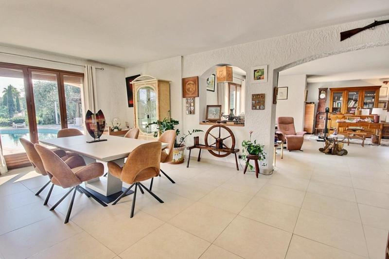 Villa - 250 m² - 7 pièces