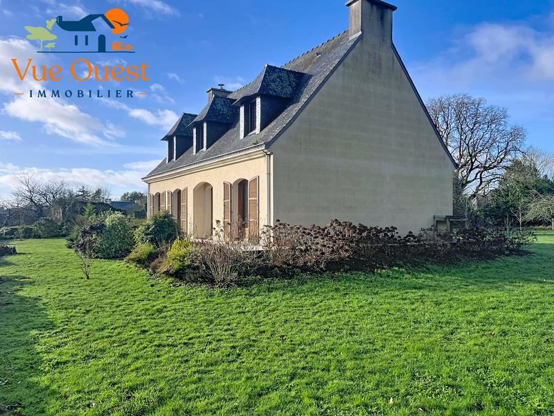 Maison traditionnelle - 147 m² - 8 pièces