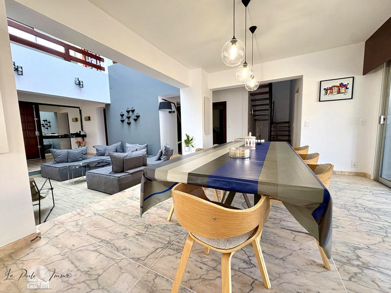 Villa - 300 m² - 7 pièces