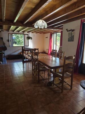 Maison - 205 m² - 6 pièces