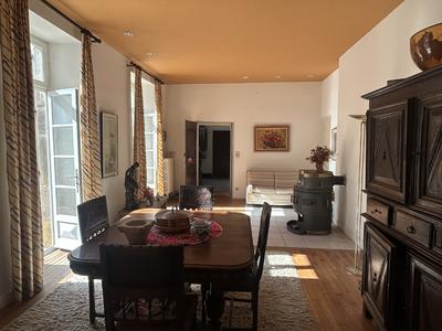 Demeure - 257 m² - 8 pièces