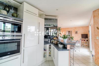 Villa - 137 m² - 6 pièces