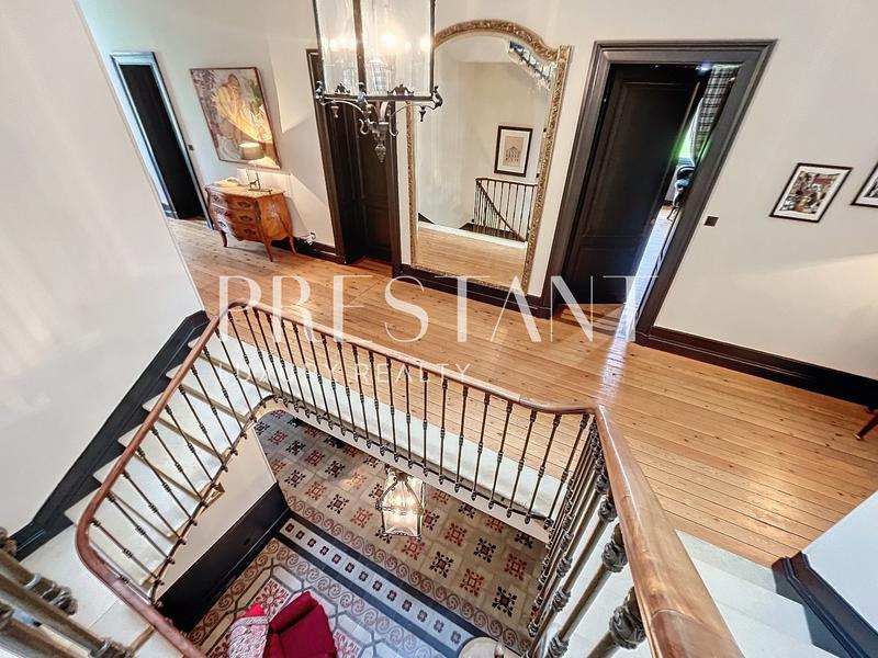 Maison - 655 m² - 14 pièces