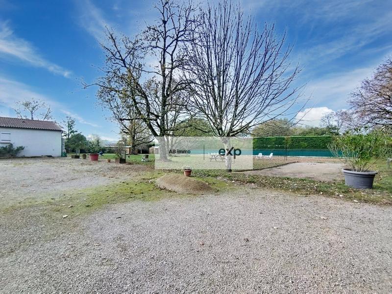 Maison - 250 m² - 13 pièces