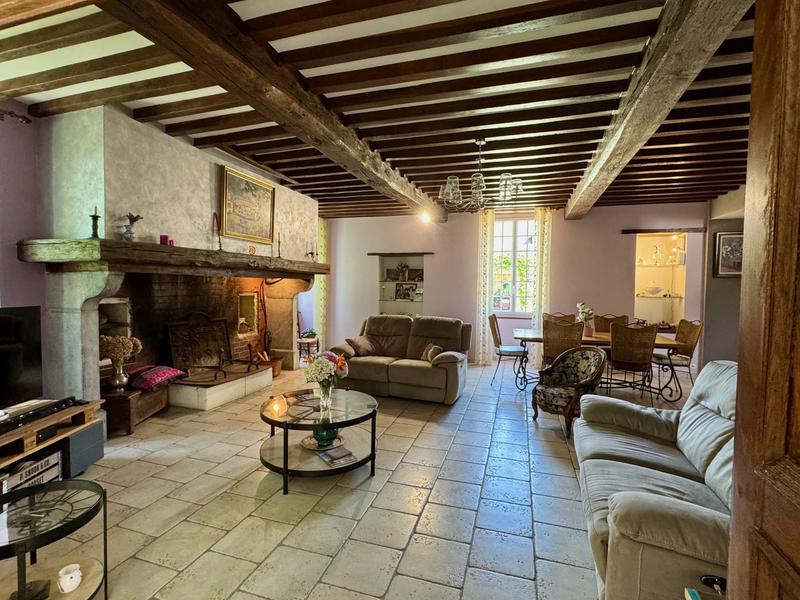 Maison - 210 m² - 6 pièces