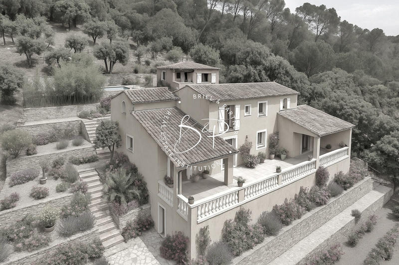 Maison - 236 m² - 10 pièces