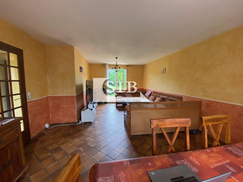 Maison - 96 m² - 5 pièces