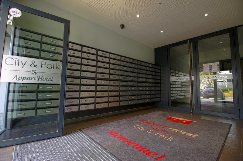 Studio - 30 m² - 1 pièce