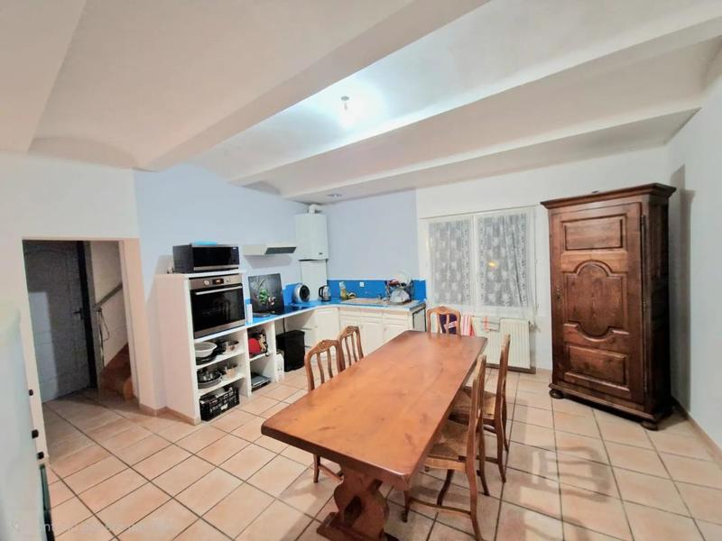 Maison - 330 m² - 15 pièces
